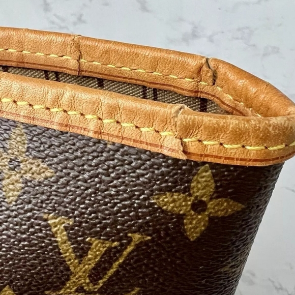 Louis Vuitton GM Neverfull Monogram Tote bag. Largest size this Bag Comes In. - Picture 13 of 17